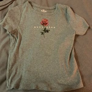 hollister fitted tee size small